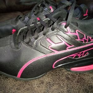 Size 8 soft foam puma black red